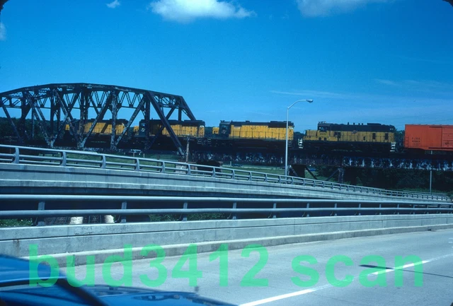 CNW Chicago & North Western GP35 #825 at Wauwatosa WI 1978 ORIGINAL Slide!