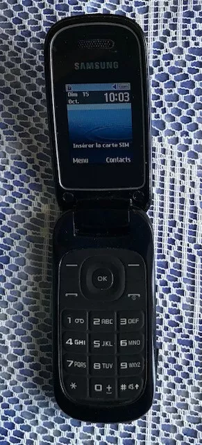 téléphone portable à clapet samsung GT-E1270 avec chargeur