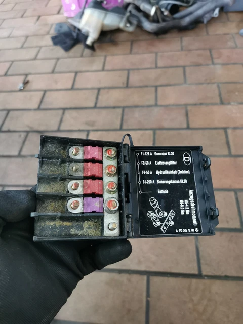 MERCEDES-BENZ SLK R170 fuse box fuse box engine compartment A1705450301 ...