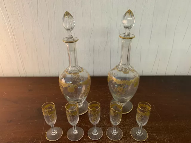 Ensemble or 2 carafons et 5 verres à liqueur en cristal (prix du lot)