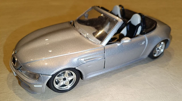 Burago Gold Collection 1/18 BMW M Roadster Cabriolet 1996 - Rouge - Modèle De Collection LJ396
