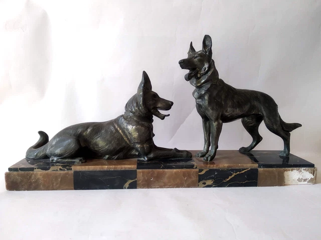 Bouledogue français, statue de chien sur socle en marbre, en édition