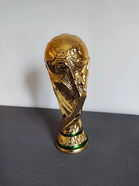 DAIVARNING Trophée d'or de Football Trophée de Coupe du Monde Qatar 2022 Réplique de Coupe du Monde en Résine Collection de Souvenirs de Décorations pour Maison Bureau Cadeaux pour Fans (27cm