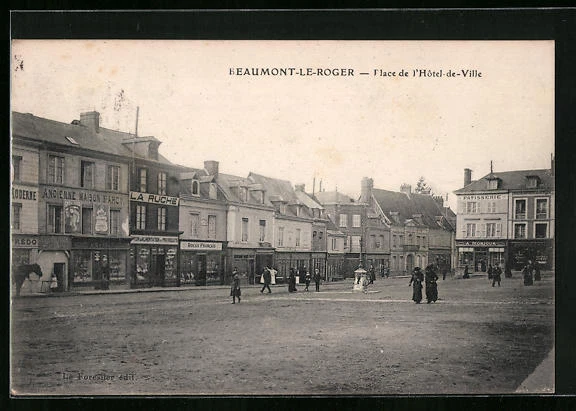 CPA Beaumont-le-Roger, Place de l´Hotel de Ville