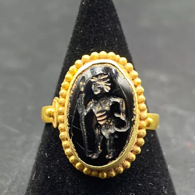 Beautiful Ancient Roman High 20k Carat Gold Ring With Garnet Stone