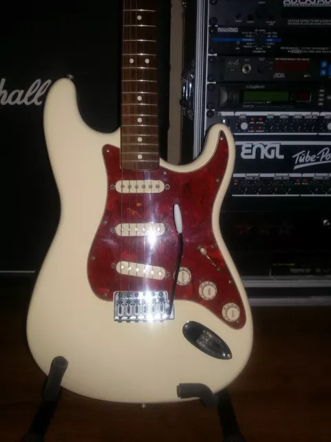 Fender® Classic Series 70's Stratocaster Electric Guitar upgraded with Gig Bag.