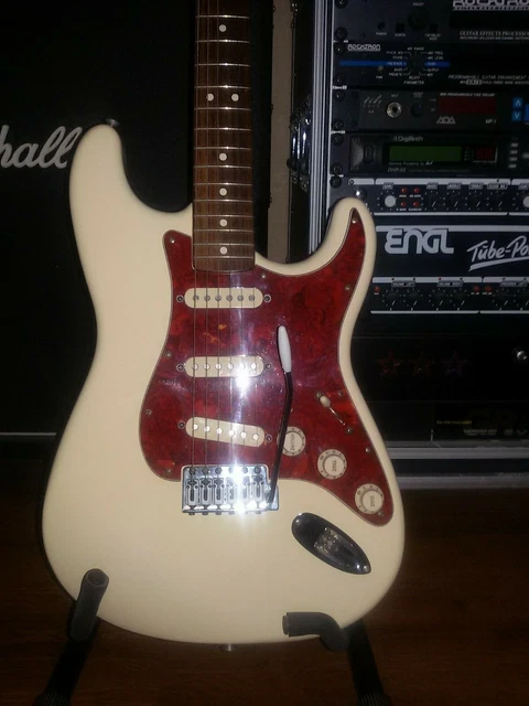 Fender® Classic Series '70s Stratocaster Electric Guitar upgraded with Gig Bag.