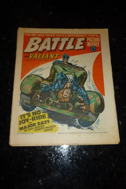 BATTLE PICTURE WEEKLY & VALIANT Comic - Date 01/01/1977 - UK Comic