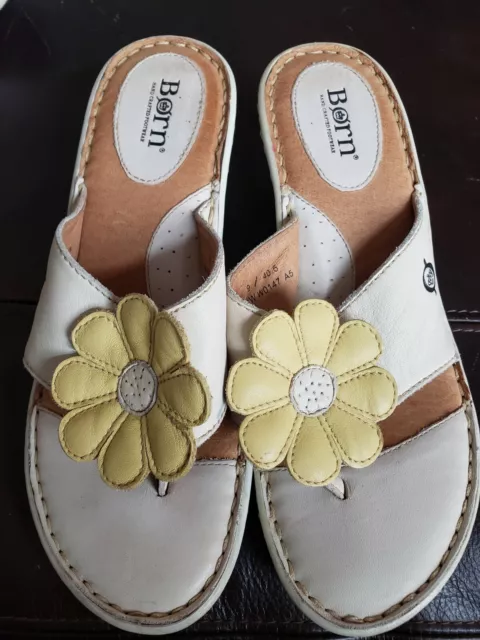 BORN White Leather Slip On Sandals Daisy Flower Wedge Heel Thong Heels Womens 9