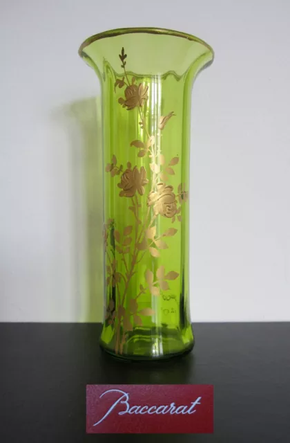 Magnifique vase en cristal de Baccarat orné de roses dorées signé Baccarat 1916