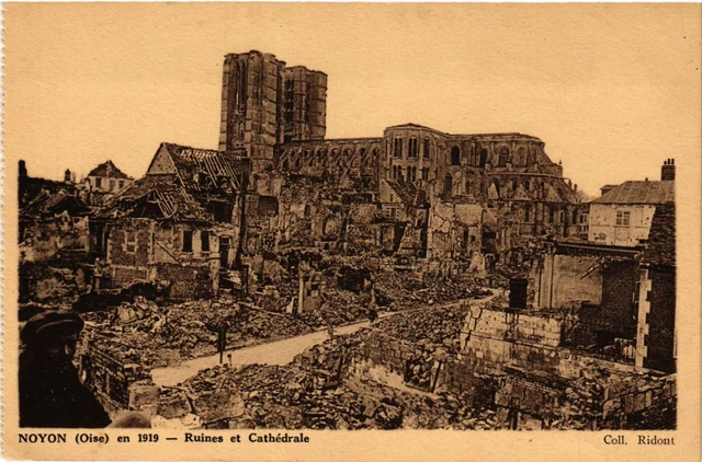 CPA MILITAIRE Noyon-Ruines et Cathédrale (317649)