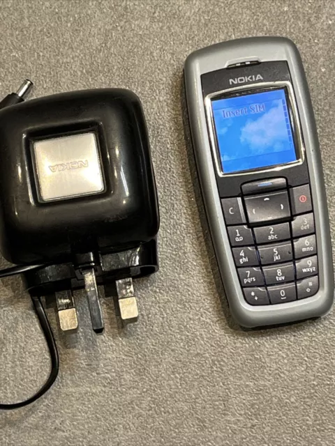 Vintage working Nokia 2600b mobile phone