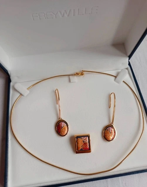 Parure De Bijoux Collier Pendentif Et Boucles D'oreilles Dorée – Occasion, Style Fantaisie