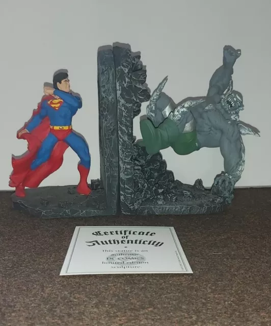 DC COMICS SUPERMAN vs DOOMSDAY BOOKENDS STATUE 1996 RARE By PAQUET / No Box
