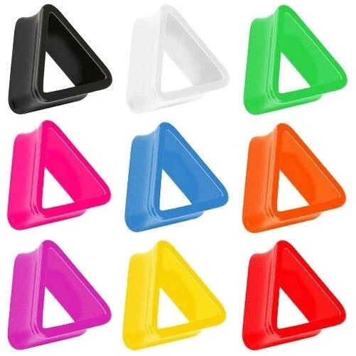 Il Grande Candeliere A Cristallo Ha Decorato I Cristalli Trasparenti E Blu Isolati Su Fondo Nero Image93742914 - Foto 3