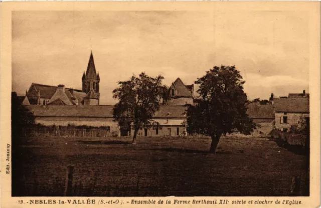 CPA NESLES-la-VALLÉE - Ensemble de la Ferme Bertheuil XII s (350201)