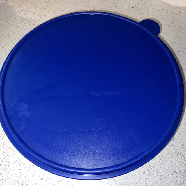 Tupperware Round 12 Pie Keeper 242-2 with Lid V