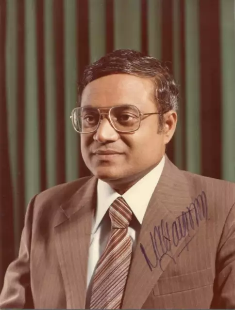 PRESIDENT OF MALEDIVES Maumoon Abdul Gayoom autograph, signed photo