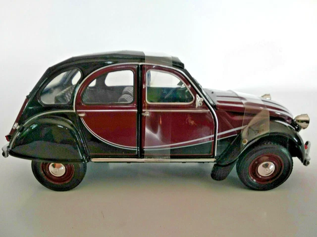 Solido 8040 – Citroën 2CV Charleston – Échelle 1:18 – Bordeaux Et Noire – Occasion