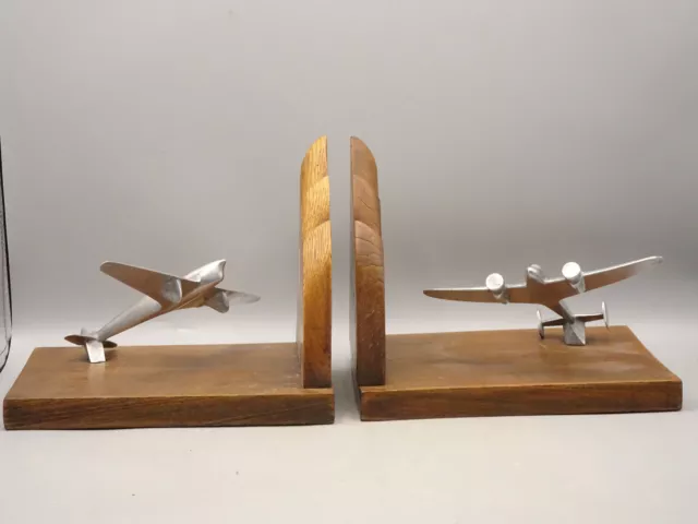 2 avions.Paire de serres-livres Art Déco en bois et aluminium.