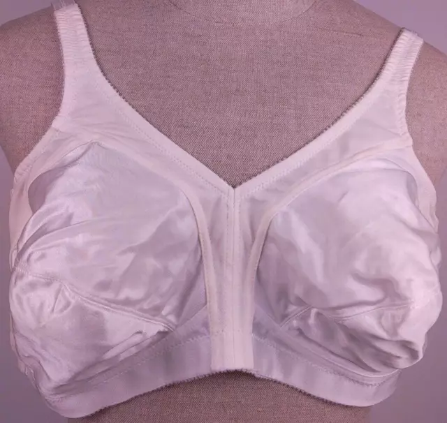 Exquisite Form Big Gals 1746 White Nylon Wireless T Shirt Bra Size 46 B   (44)