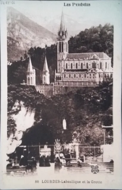 Cpa Lourdes. La Basilique et la grotte