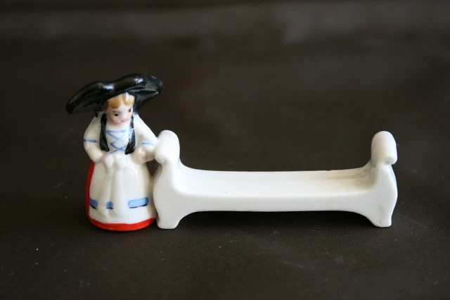 1 porte-couteau ancien en porcelaine - Alsacienne