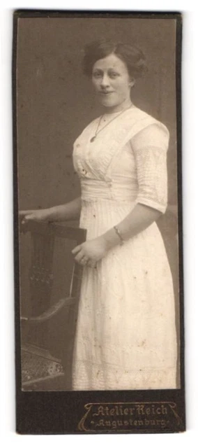 Fotografie Atelier Reich, Augustenburg, Junge Dame im weißen Kleid