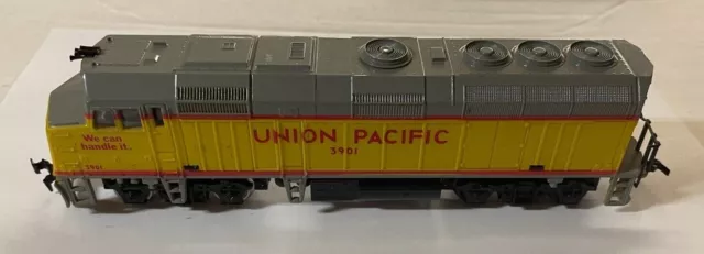 LIFE-LIKE HO - F40 Diesel Locomotive - Union Pacific #3901