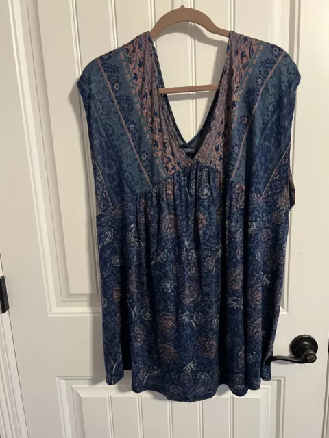 Lucky Brand V-Neck Blue Top. Size 3X.