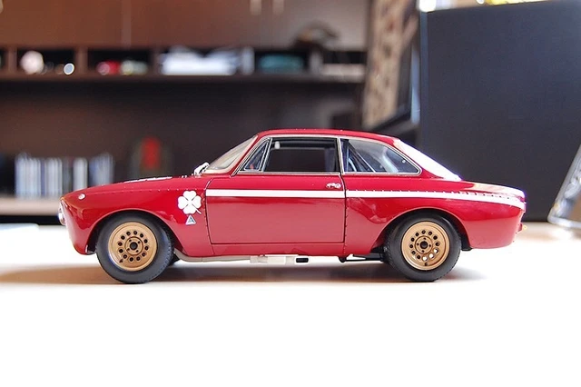 Minichamps 1:18 Alfa Romeo GTA 1300 Junior Baujahr 1971 grün 155120022