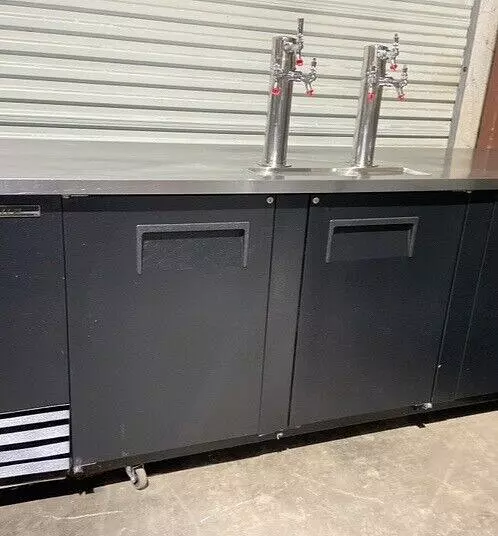 True TDD-4 Direct Draw Beer Dispenser, 3 Door, 6 Tap, 90"W, Includes Draft Lines