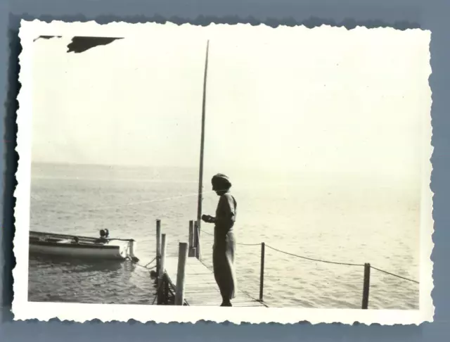 Suisse, Déjeuner sur le Lac de Genève  Vintage silver print. Switzerland  Ti