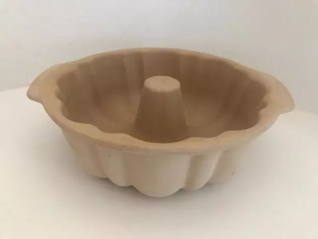 Pampered Chef Family Heritage Large  10" Stoneware Bundt Fluted Pan - Excellent