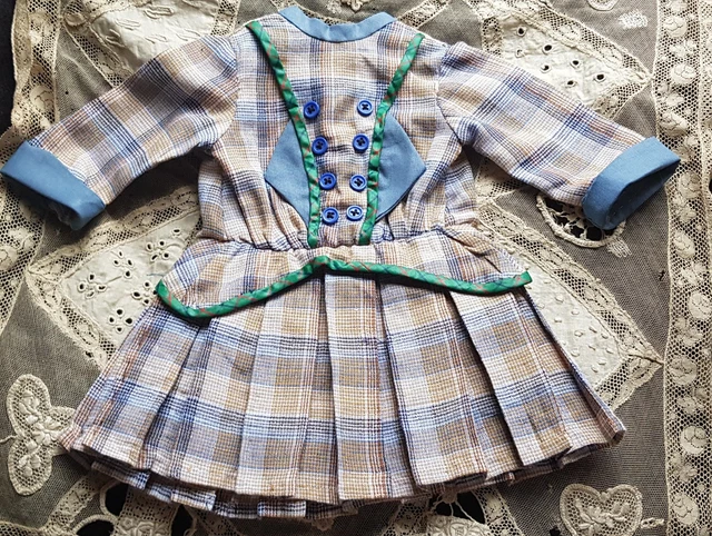 Robe Ancienne Pour Poupée – Costume Miniature Vintage