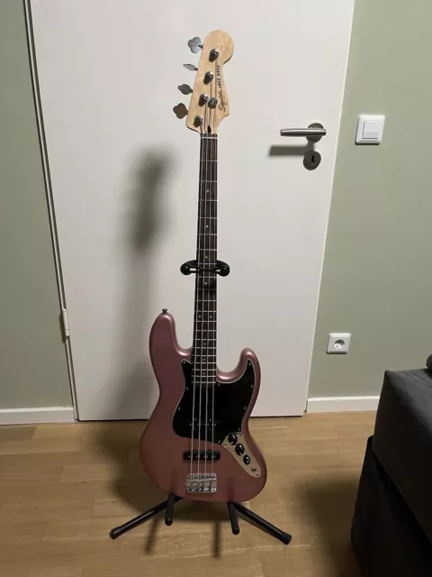 squier  jazz bass By Fender