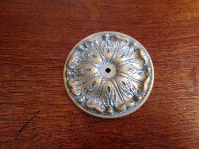 Accesorio de placa posterior herrajes de latón redondo antiguo Bob Mackie PN0555