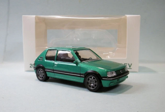 Peugeot 205 GTi Griffe 1992 vert métallique / 1:18 (Neu und