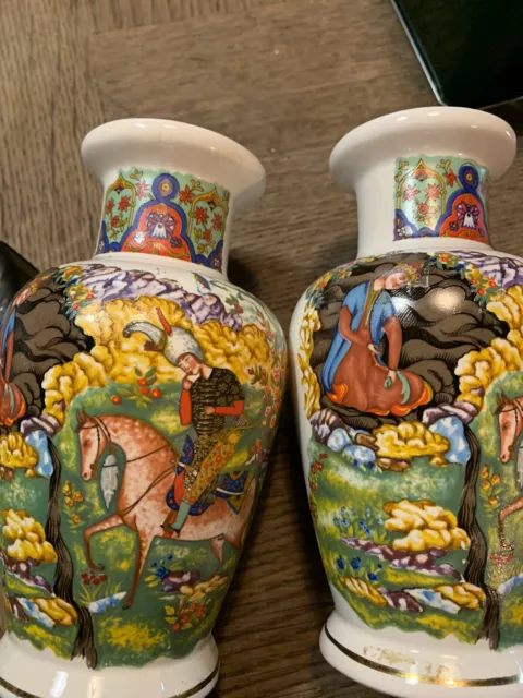 Deux anciens vases style chinois  Signé Faire Offre