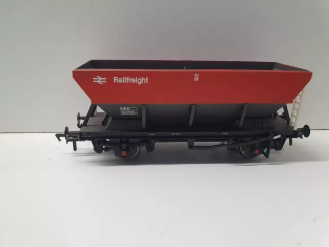 Bachmann 38-001 46 tonne HEA hopper wagon in Railfreight livery