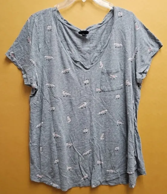 Torrid 2 (18-20) 2X Womens Gray Fox Print Vneck Short Sleeve Pocket Tee