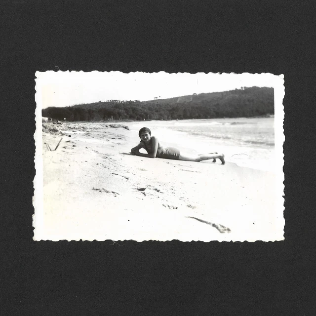 Une femme dans un spa sur une plage Banque de photographies et d'images