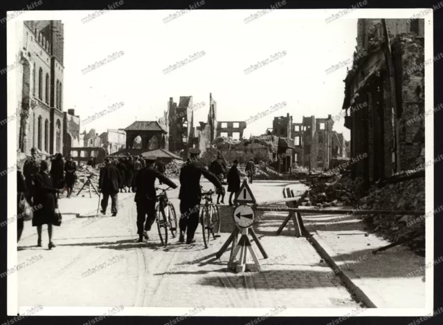 Foto-Lübeck-Gebäude-Architektur-Kriegszerstörung-Ruinen-1940er Jahre-42