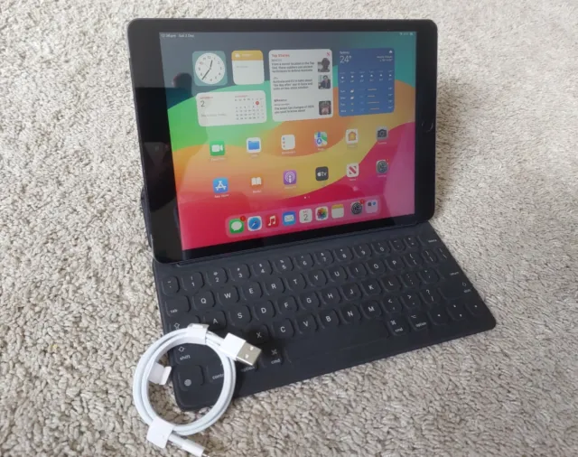 Apple iPad 9th Gen, 64GB, Wi-Fi & Cellular 10.2 inch, Smart Keyboard, Space Grey