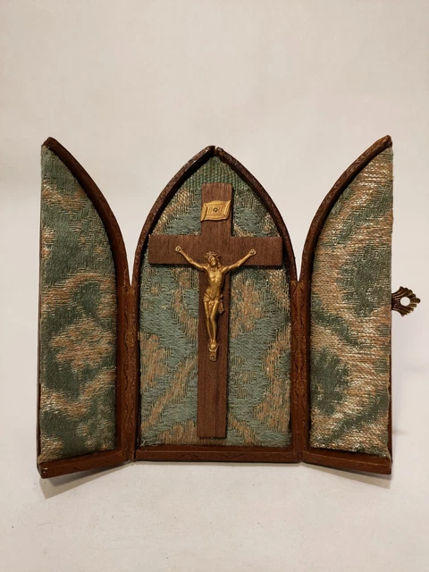 Église Portable En Bois - Petit Autel De Voyage Jésus, Marie, Joseph - Triptyque Sculpté à La Main - Cadeau Religieux
