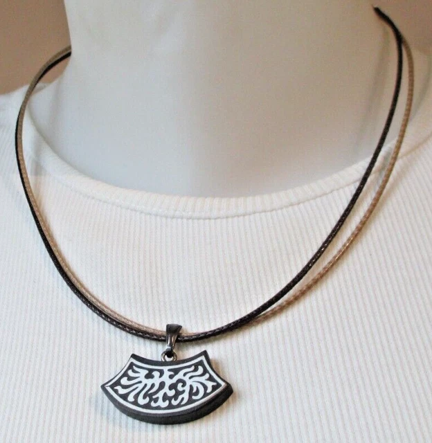 Collier perle pendentif martelé