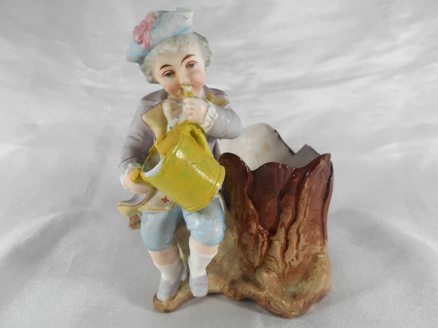 Figurine Biscuit Garçon A L'arrosoir Sitzendorf Thuringe Allemagne