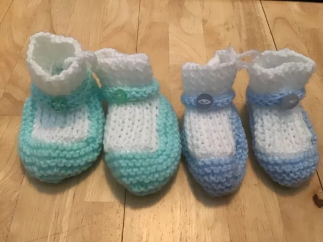 Beau baby-boots tricotés à la main - âge 0-3 mois