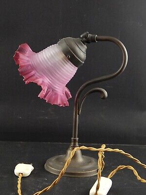 Vintage Lampada Tavolo Abat-Jour In Ottone Stile Liberty Con Tulip Vetro Fucsia