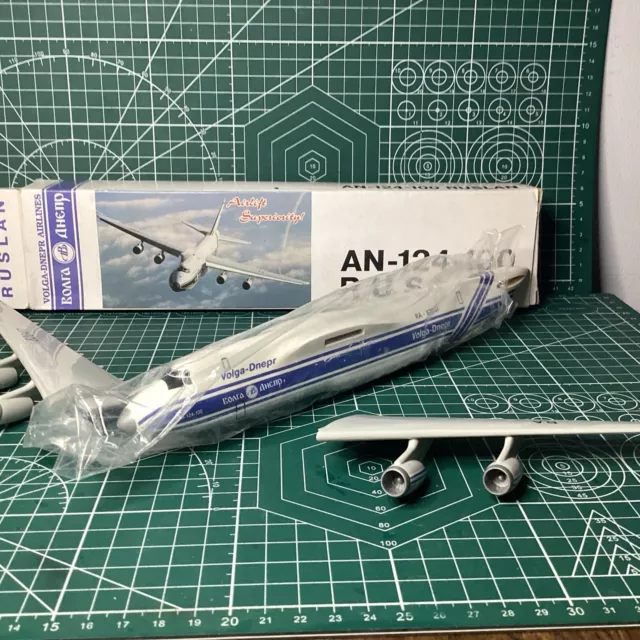 VOLGA-DNEPR AIRLINES IIYUSHIN IL-76 Scale 1:200 Airplane